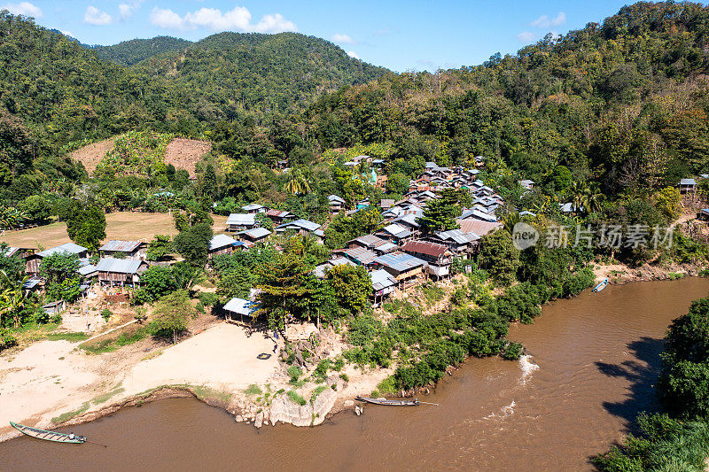Huay Sua Thao:长颈村